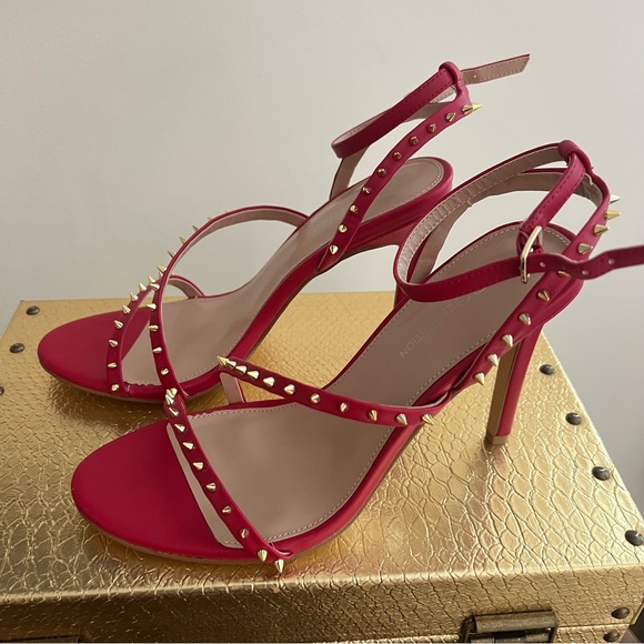 BCBGENERATION 
Women's Jillix Studded Sandal -NWT - Picture 4 of 4